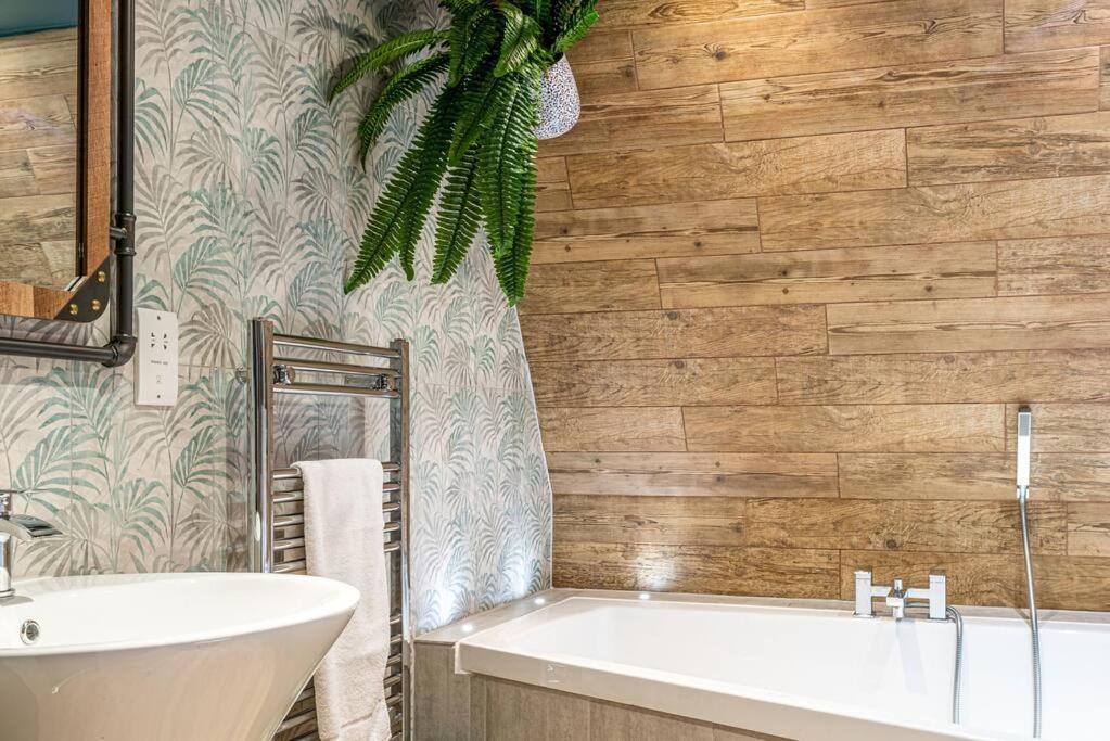 Style & Opulence In Georgian Chapel W Parking Leilighet Bath Eksteriør bilde